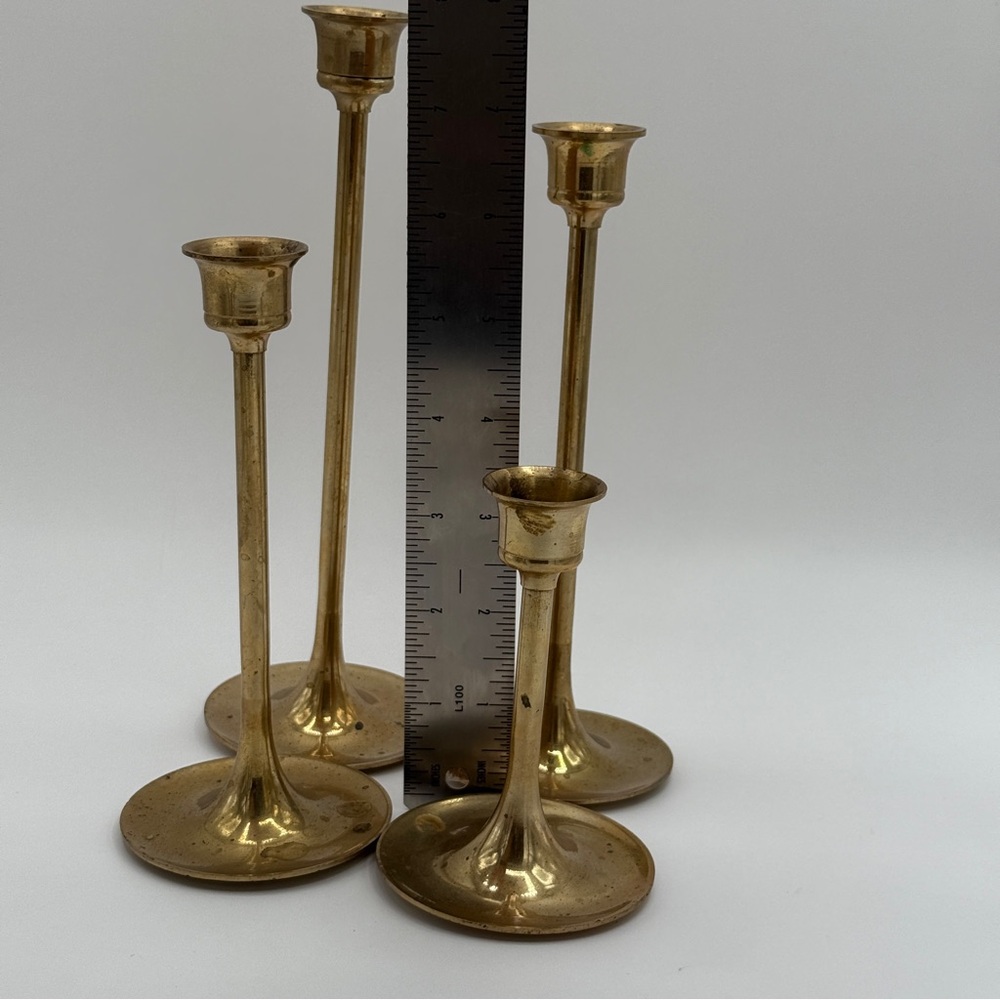 set of four brass candlesticks of varying heights holiday vintage cottagecore - Picture 5 of 7